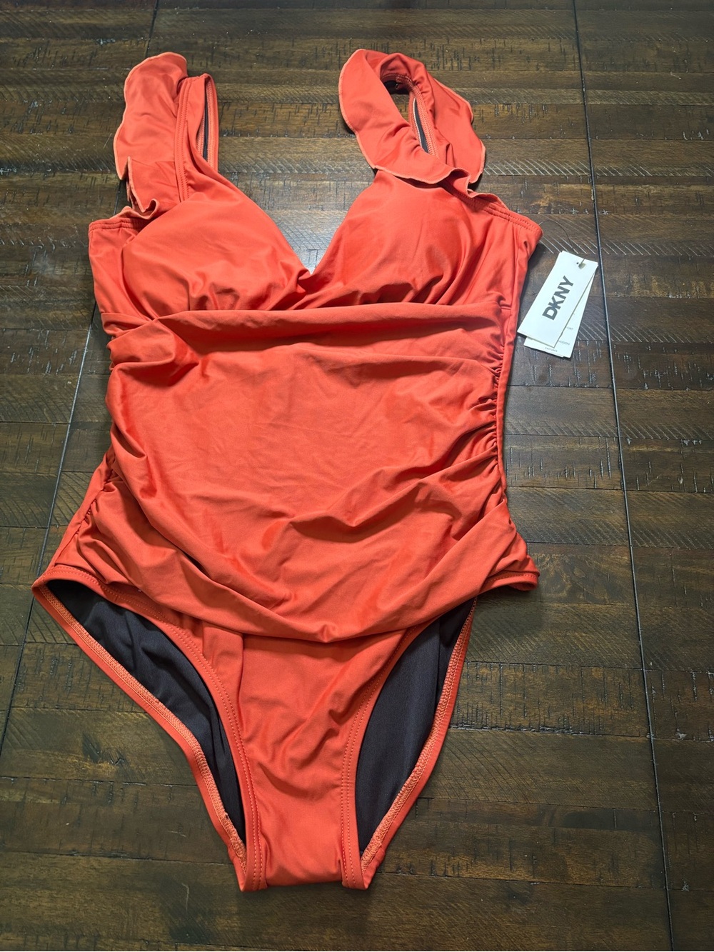 DKNY
Women's Ruffle Plunge Underwire Tummy Control One-PieceSwimsuit SizeL #0031